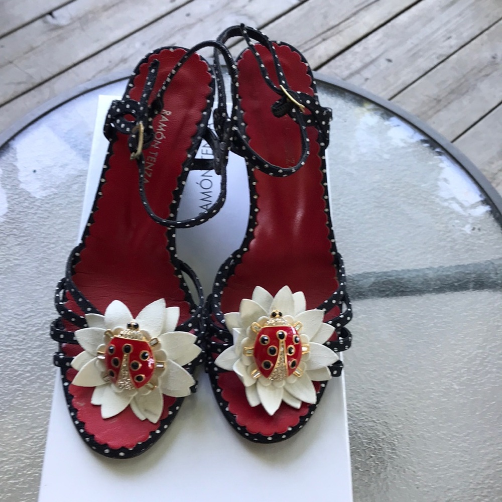 Ramon Tenza sz 7 lady-bug blk/wht/red sandal